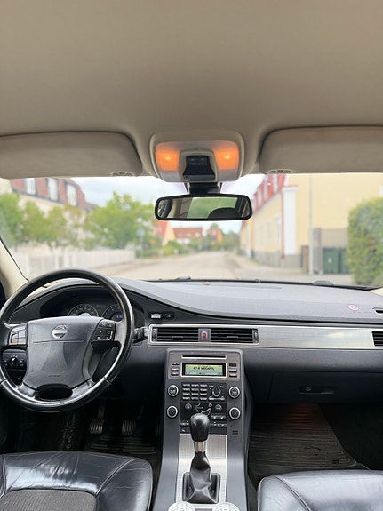 Volvo V70 6 of 8