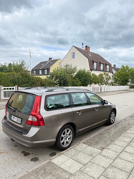 Volvo V70 3 of 8