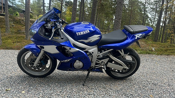Yamaha R6 2 of 5
