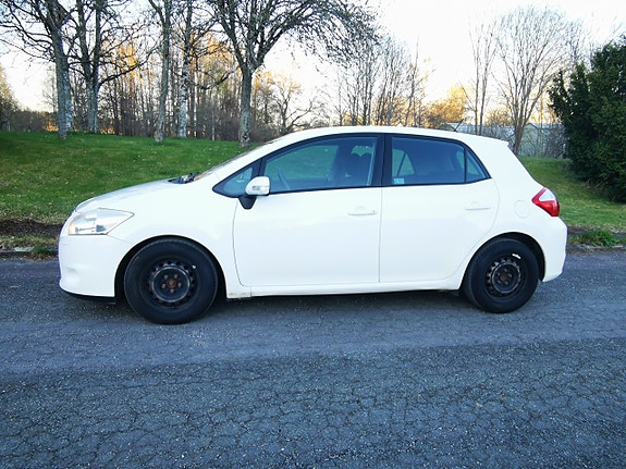 Toyota Auris 2 of 8