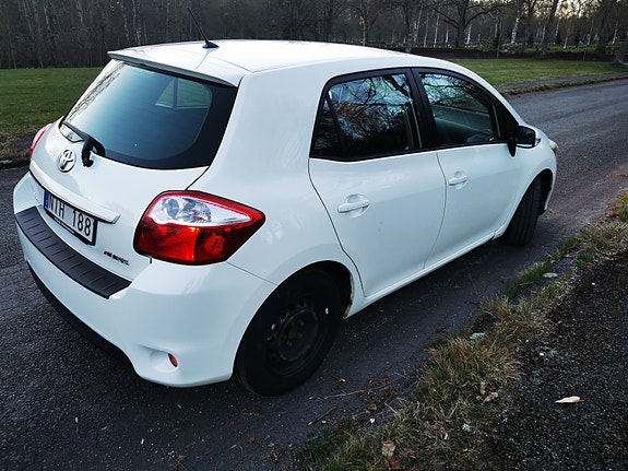 Toyota Auris 3 of 8