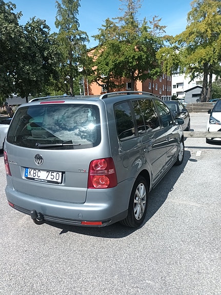Volkswagen Touran 6 of 8