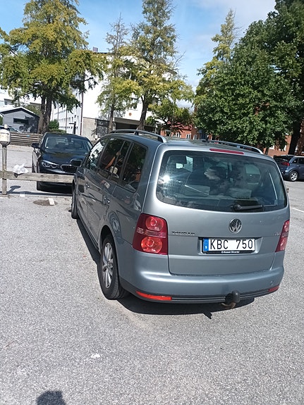 Volkswagen Touran 4 of 8