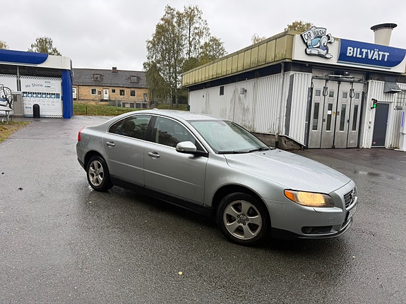 Volvo S80 2 of 5