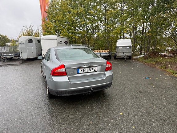 Volvo S80 3 of 5