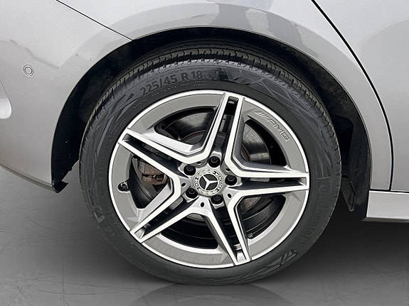 Mercedes-Benz B250 e 30 of 30