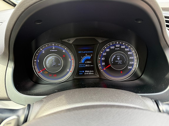 Hyundai i40 2 of 12