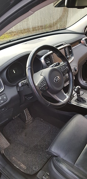 Kia Sorento 3 of 11