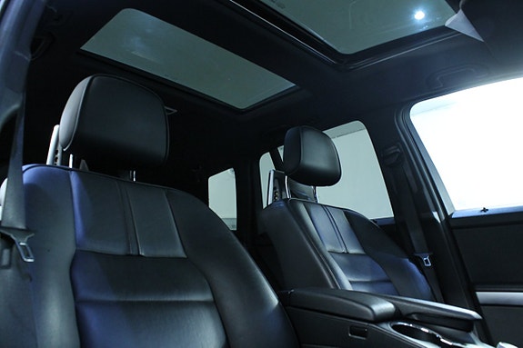 Mercedes-Benz GLK350 4 of 12
