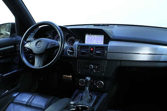 Mercedes-Benz GLK350 3 of 12