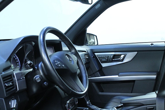 Mercedes-Benz GLK350 2 of 12