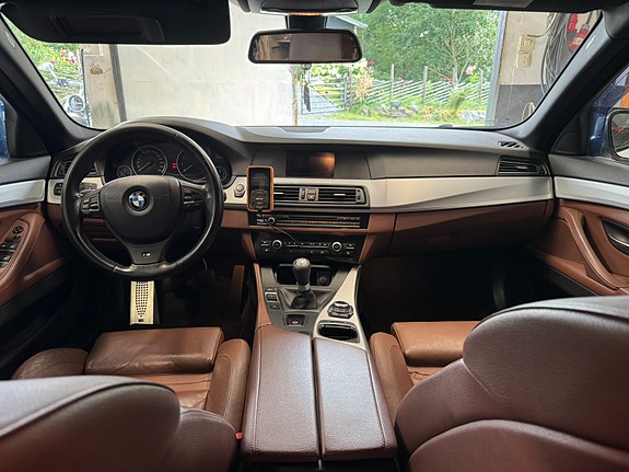 BMW 528i 4 of 6