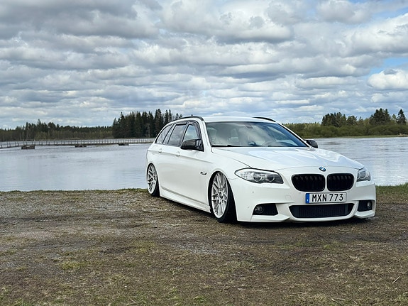 BMW 528i 3 of 6