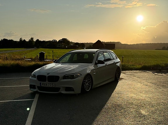 BMW 528i 2 of 6
