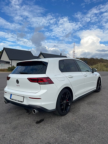 Volkswagen Golf VIII 3 of 8