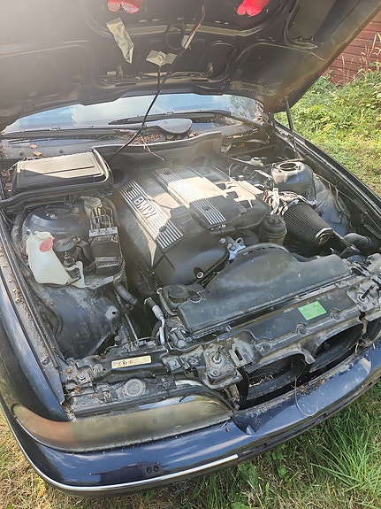 BMW 523i 3 of 3