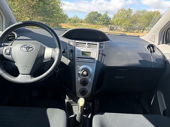 Toyota Yaris 6 of 6