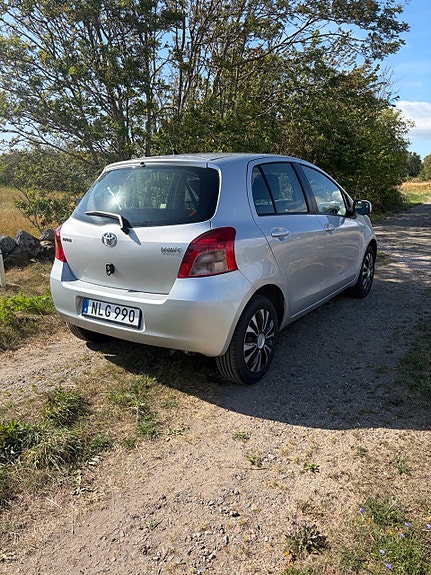 Toyota Yaris 4 of 6