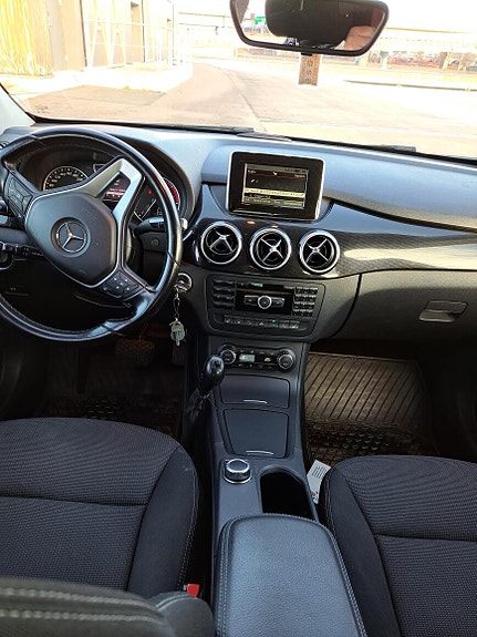 Mercedes-Benz B200 6 of 8