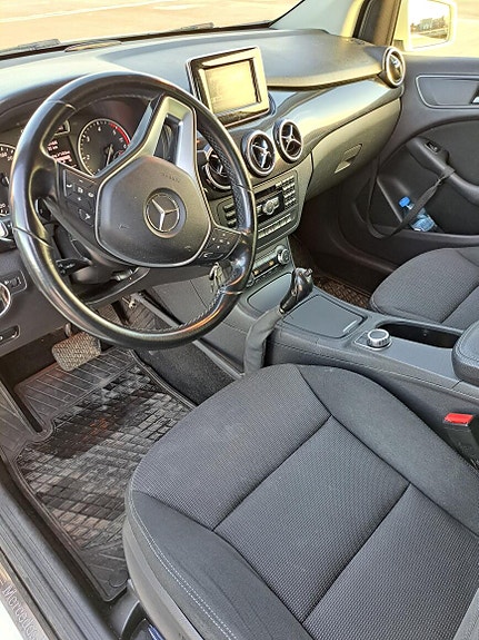 Mercedes-Benz B200 5 of 8