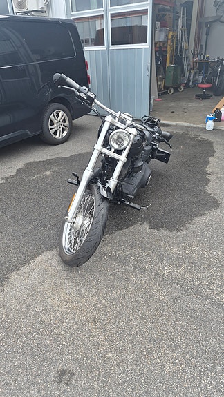 Harley-Davidson Street Bob 2 of 6