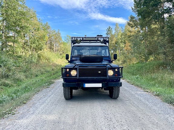 Land Rover Defender 110 11 of 14