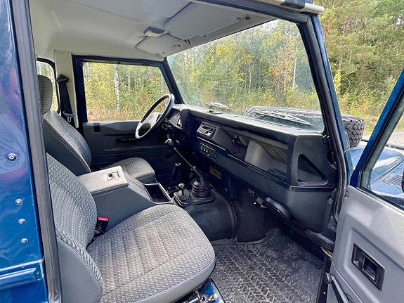 Land Rover Defender 110 10 of 14
