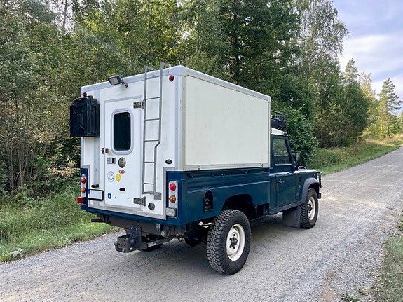 Land Rover Defender 110 12 of 14