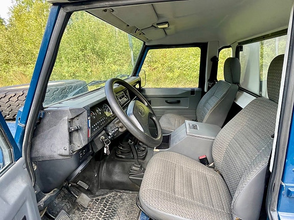 Land Rover Defender 110 9 of 14