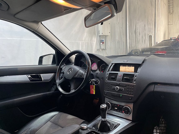 Mercedes-Benz C180 10 of 11