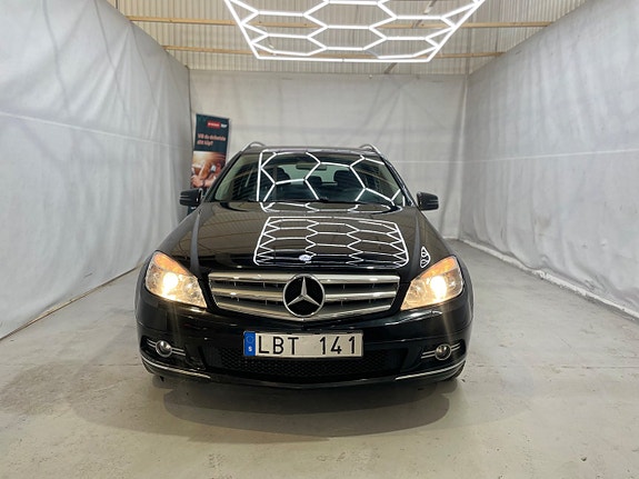 Mercedes-Benz C180 2 of 11