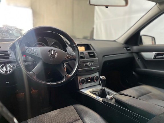 Mercedes-Benz C180 9 of 11