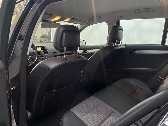 Mercedes-Benz C180 8 of 11