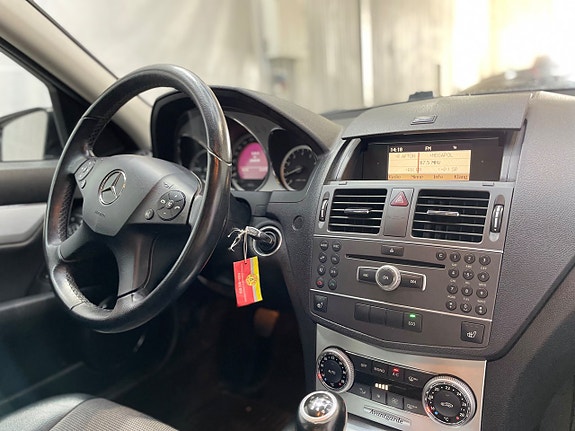 Mercedes-Benz C180 11 of 11