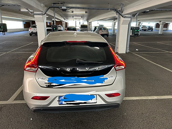 Volvo V40 4 of 5