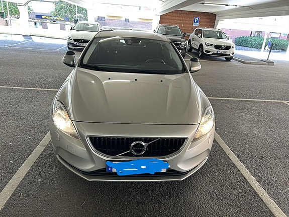 Volvo V40 3 of 5