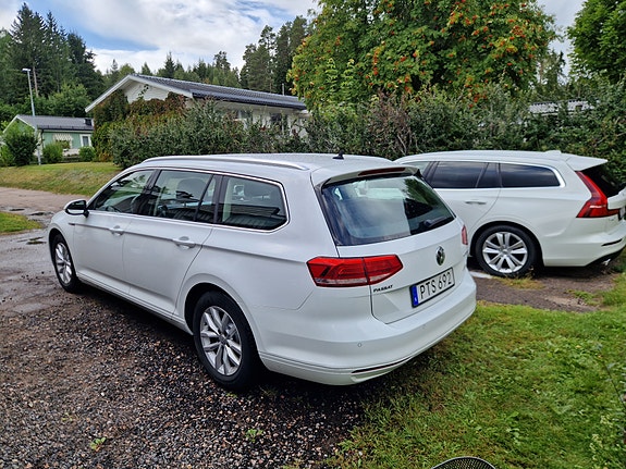 Volkswagen Passat 4 of 8