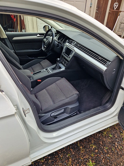 Volkswagen Passat 5 of 8