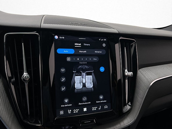 Volvo XC60 23 of 30