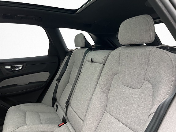 Volvo XC60 14 of 30