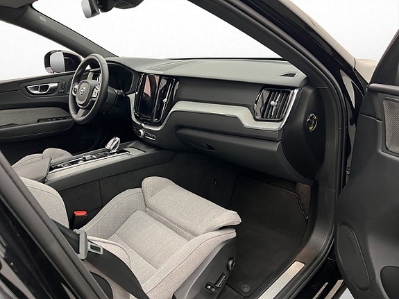 Volvo XC60 13 of 30