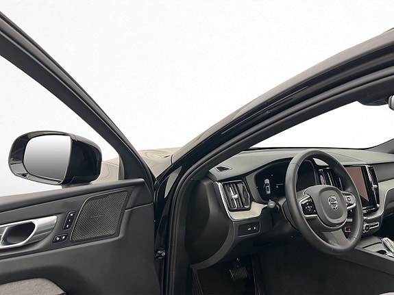 Volvo XC60 8 of 30