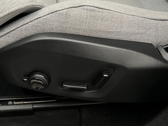 Volvo XC60 15 of 30