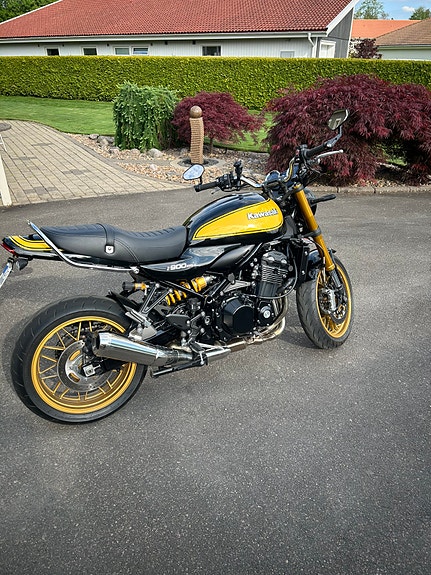 Kawasaki Z900 RS SE 2 of 3