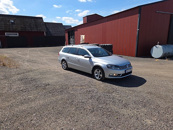 Volkswagen Passat 2 of 6