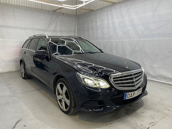 Mercedes-Benz E220 2 of 15