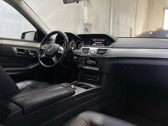 Mercedes-Benz E220 10 of 15