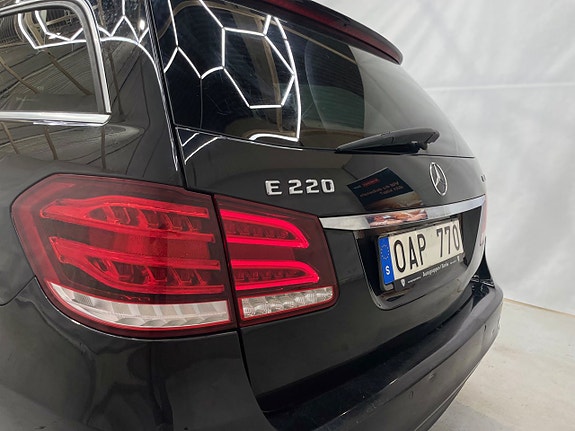 Mercedes-Benz E220 7 of 15