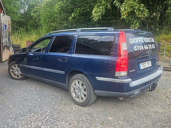 Volvo V70 2 of 4