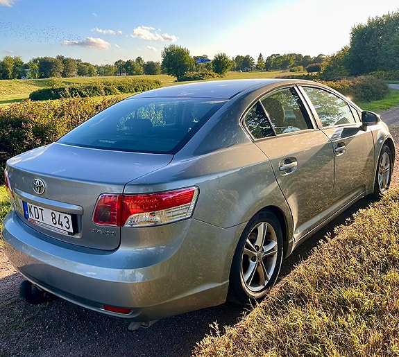 Toyota Avensis 3 of 5
